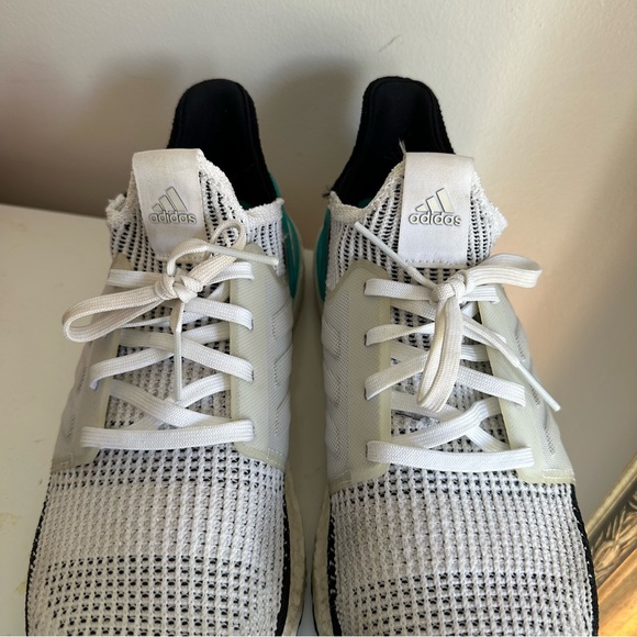 Athletic_Shoes